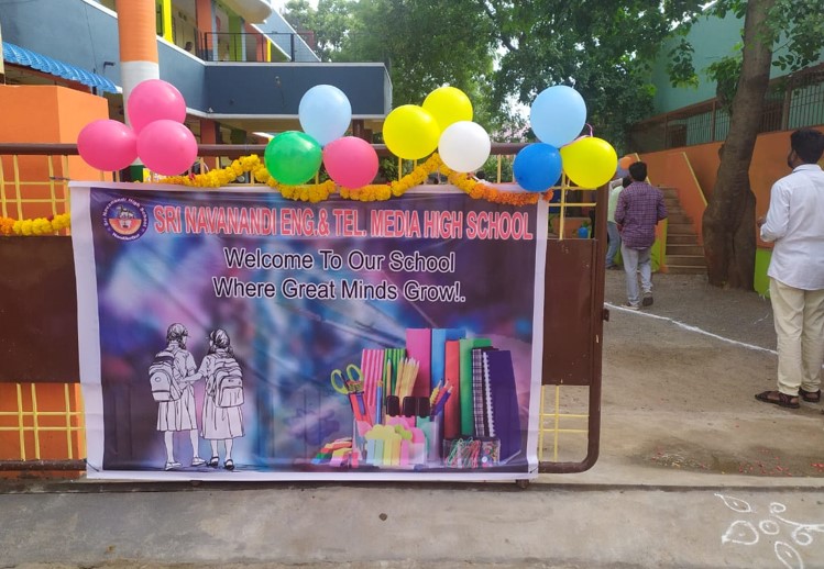 Sri Navanandi High School Photos